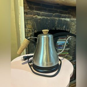 Bodum 11883-57US Melior Gooseneck Electric Water Kettle, 27 Ounces, Matt Chrome